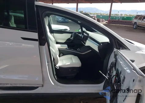 2022 Tesla Model X Plaid Tri Motor All-Wheel Drive из США, поврежденный, VIN 7SAXCBE61NF336606